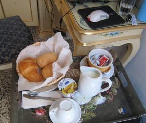 301 In-room breakfast